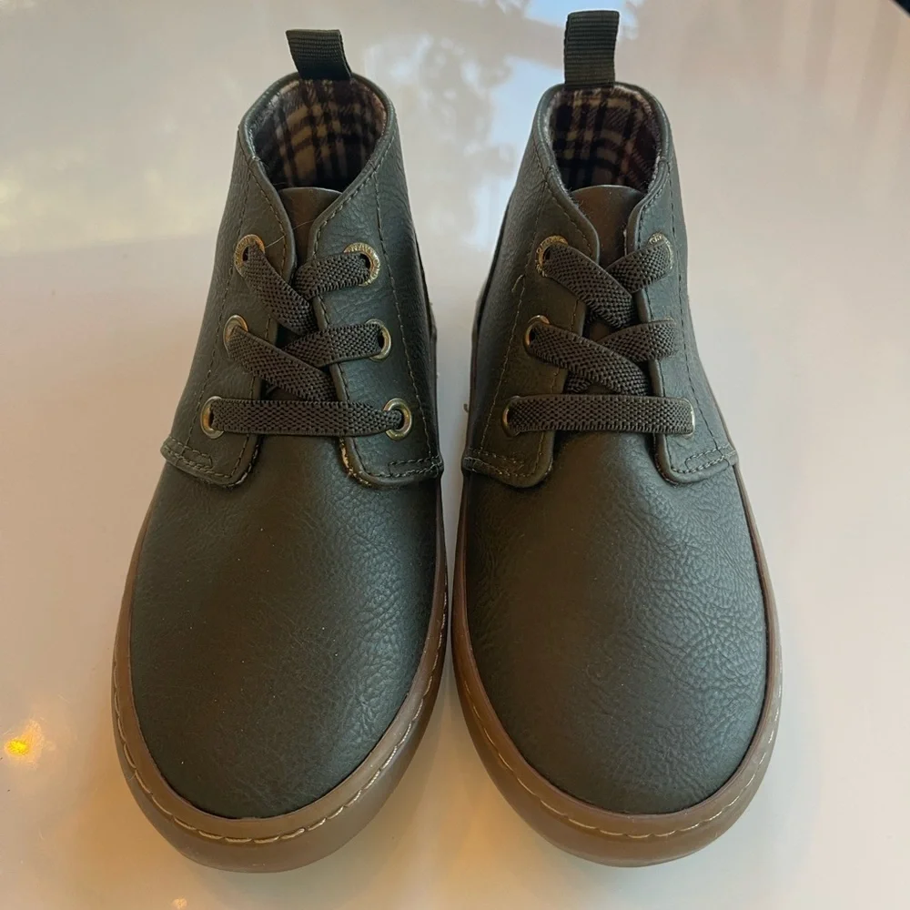 NWOT Boys Old Navy Slip on Sneaker Olive - 8